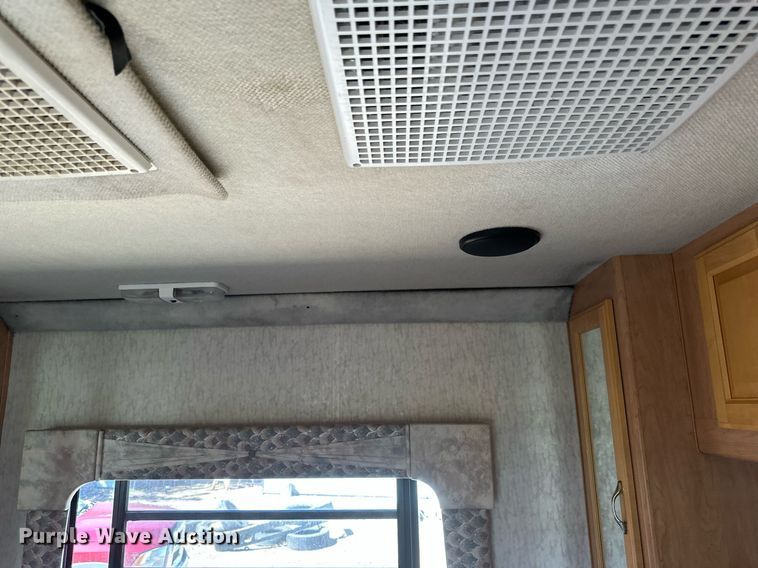 image for item EB2511 1998 Gulf Stream Sun Voyager 8362 SVB RV