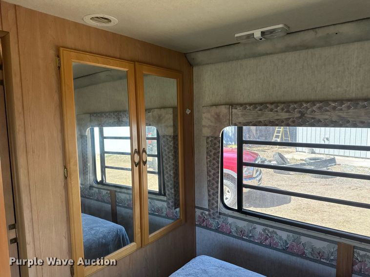 image for item EB2511 1998 Gulf Stream Sun Voyager 8362 SVB RV