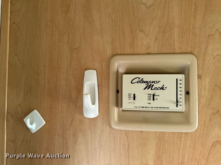 image for item EB2511 1998 Gulf Stream Sun Voyager 8362 SVB RV