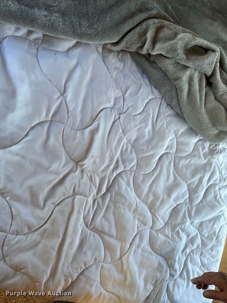 image for item EB2511 1998 Gulf Stream Sun Voyager 8362 SVB RV