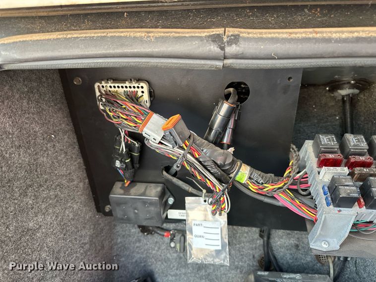 image for item EB2511 1998 Gulf Stream Sun Voyager 8362 SVB RV