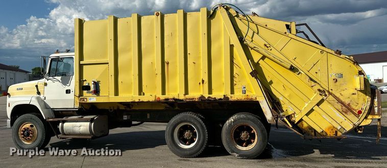 image for item EB2687 1995 Ford L8000 refuse truck