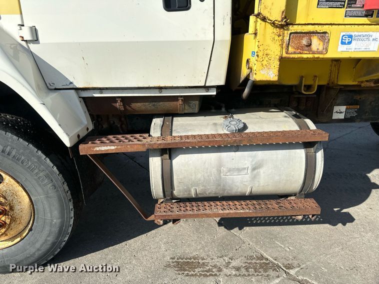 image for item EB2687 1995 Ford L8000 refuse truck