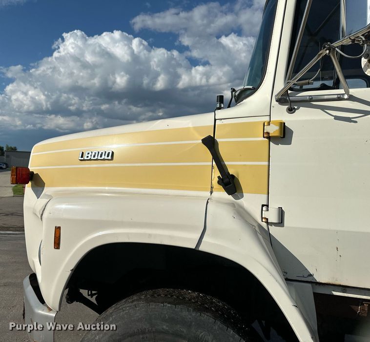image for item EB2687 1995 Ford L8000 refuse truck