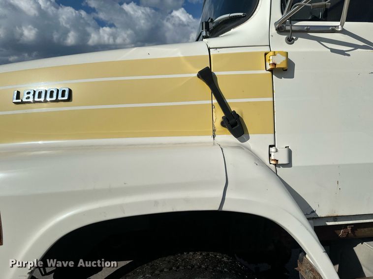 image for item EB2687 1995 Ford L8000 refuse truck