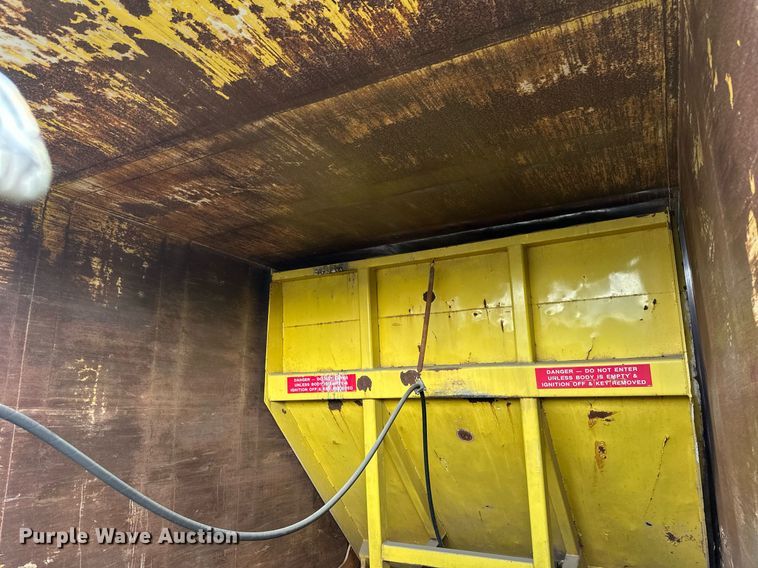 image for item EB2687 1995 Ford L8000 refuse truck