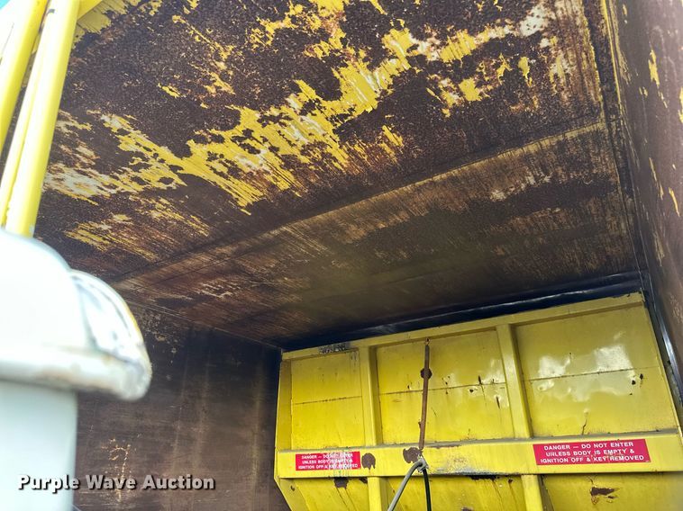 image for item EB2687 1995 Ford L8000 refuse truck