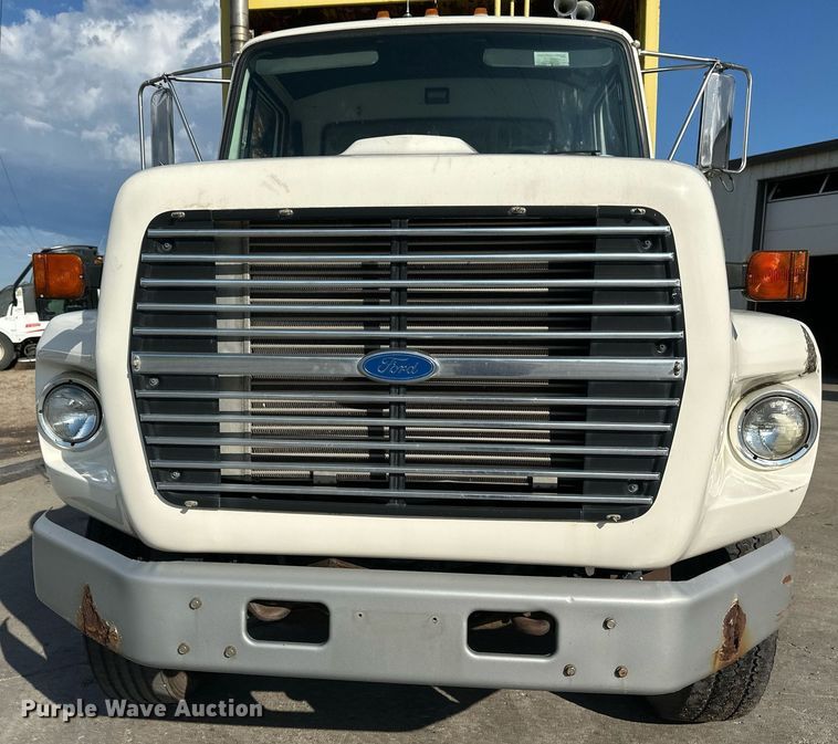 image for item EB2687 1995 Ford L8000 refuse truck