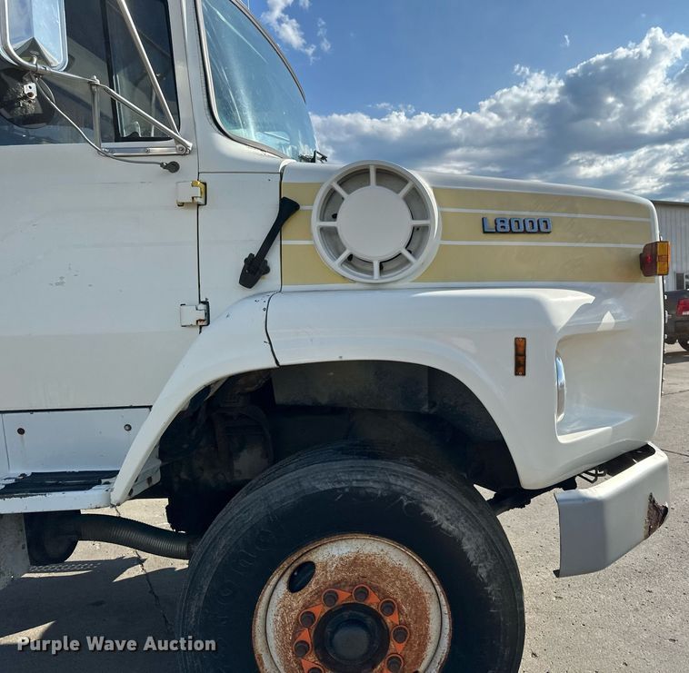 image for item EB2687 1995 Ford L8000 refuse truck