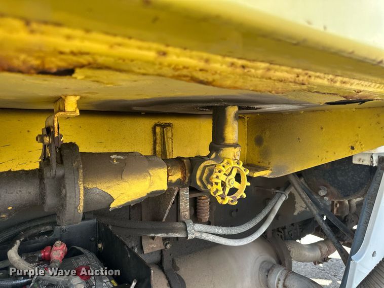 image for item EB2687 1995 Ford L8000 refuse truck