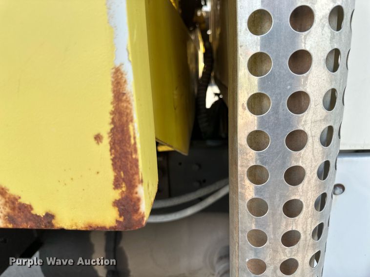 image for item EB2687 1995 Ford L8000 refuse truck