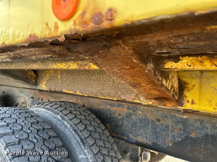 image for item EB2687 1995 Ford L8000 refuse truck