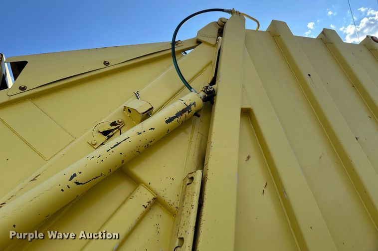 image for item EB2687 1995 Ford L8000 refuse truck