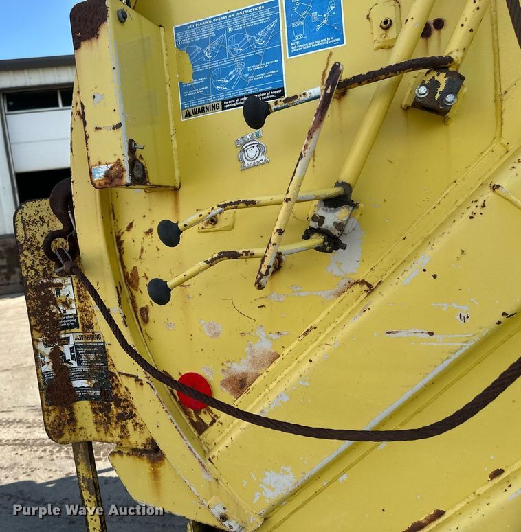 image for item EB2687 1995 Ford L8000 refuse truck