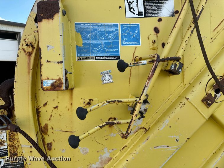 image for item EB2687 1995 Ford L8000 refuse truck