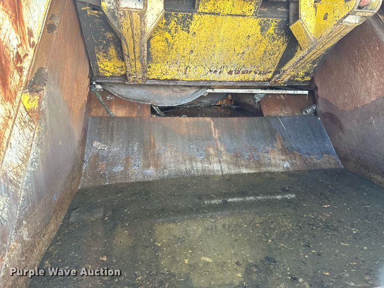 image for item EB2687 1995 Ford L8000 refuse truck