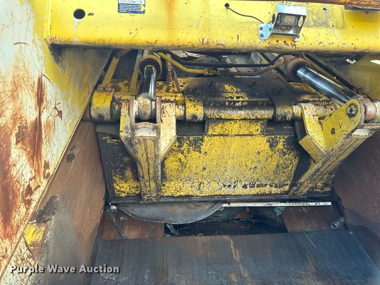 image for item EB2687 1995 Ford L8000 refuse truck