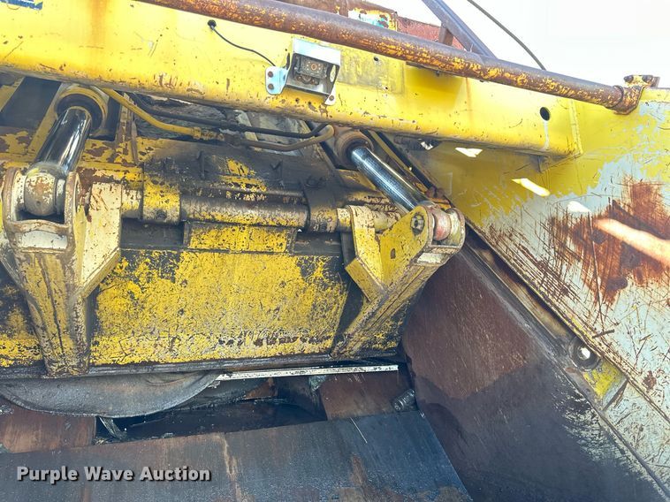 image for item EB2687 1995 Ford L8000 refuse truck