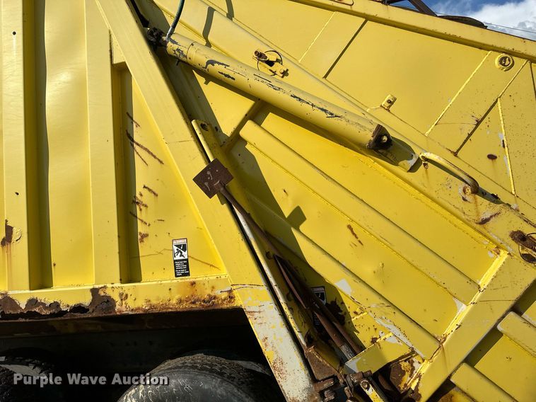image for item EB2687 1995 Ford L8000 refuse truck