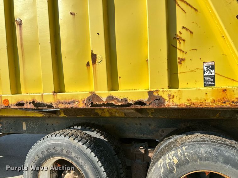 image for item EB2687 1995 Ford L8000 refuse truck