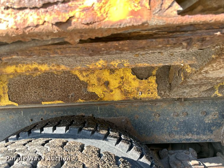 image for item EB2687 1995 Ford L8000 refuse truck