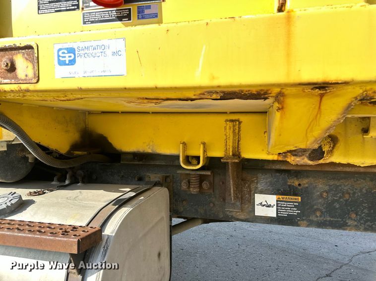 image for item EB2687 1995 Ford L8000 refuse truck