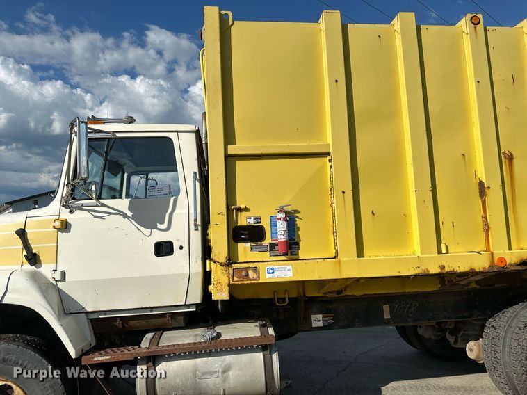 image for item EB2687 1995 Ford L8000 refuse truck