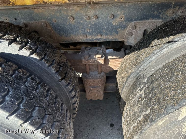 image for item EB2687 1995 Ford L8000 refuse truck