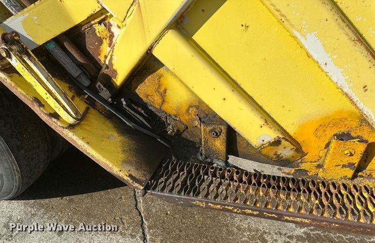 image for item EB2687 1995 Ford L8000 refuse truck