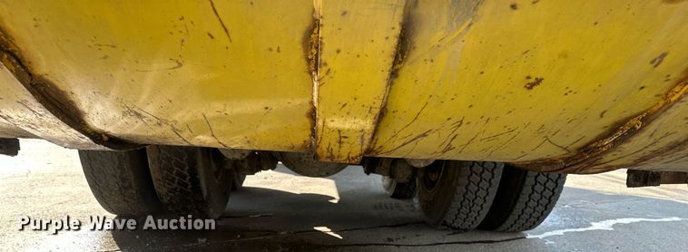 image for item EB2687 1995 Ford L8000 refuse truck