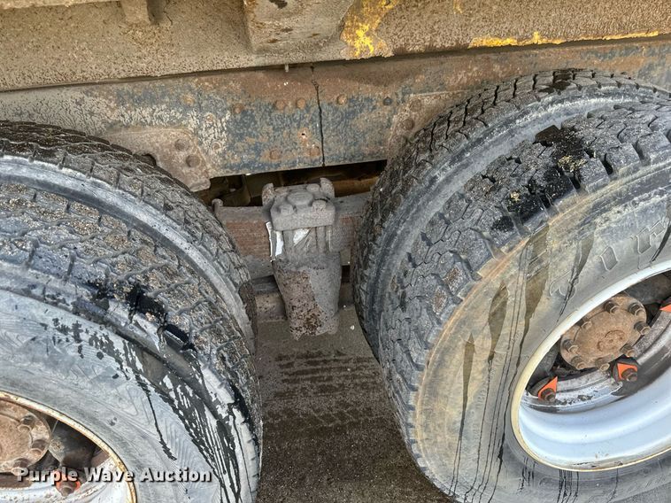 image for item EB2687 1995 Ford L8000 refuse truck