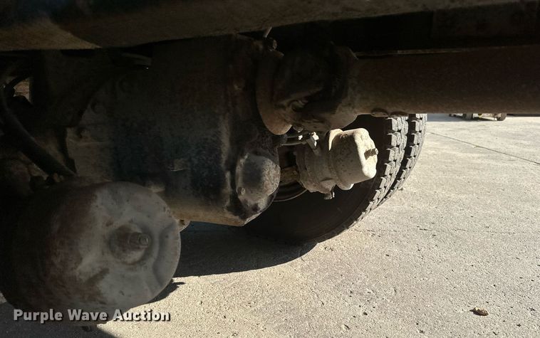 image for item EB2687 1995 Ford L8000 refuse truck