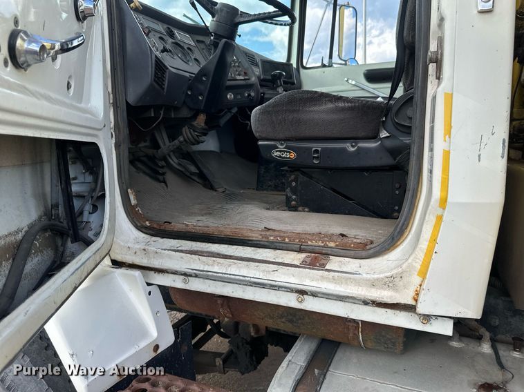 image for item EB2687 1995 Ford L8000 refuse truck