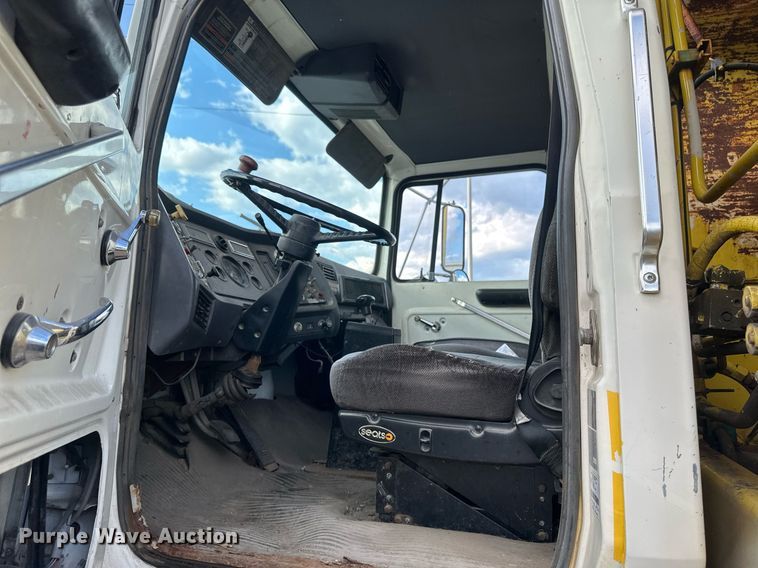 image for item EB2687 1995 Ford L8000 refuse truck