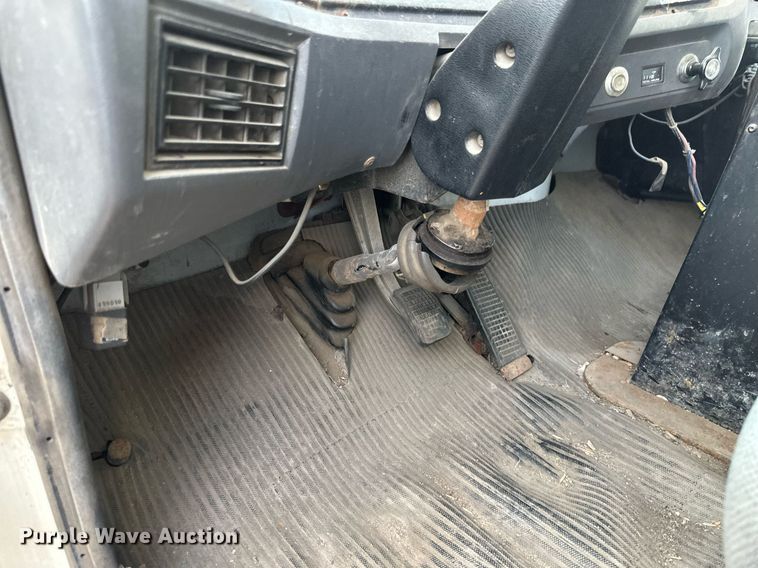 image for item EB2687 1995 Ford L8000 refuse truck