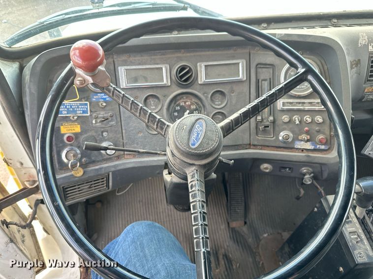 image for item EB2687 1995 Ford L8000 refuse truck