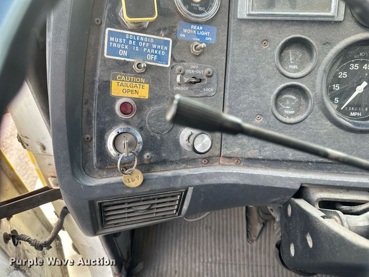 image for item EB2687 1995 Ford L8000 refuse truck