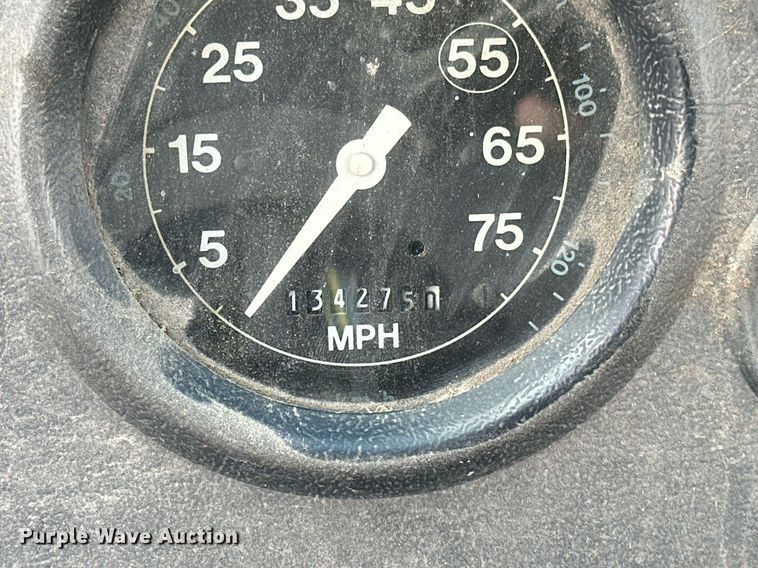 image for item EB2687 1995 Ford L8000 refuse truck