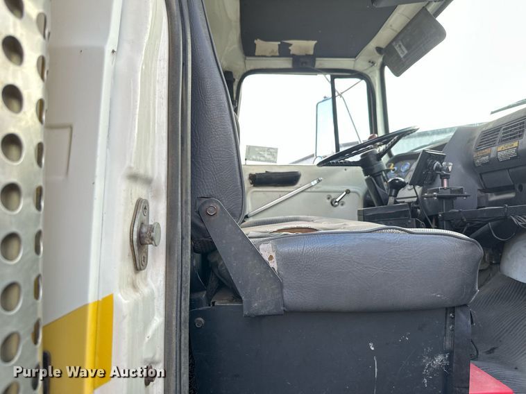 image for item EB2687 1995 Ford L8000 refuse truck