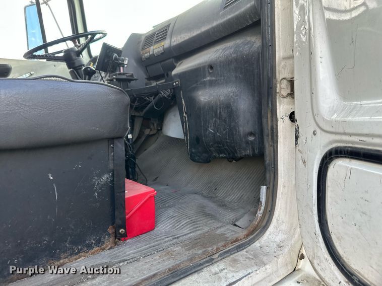 image for item EB2687 1995 Ford L8000 refuse truck