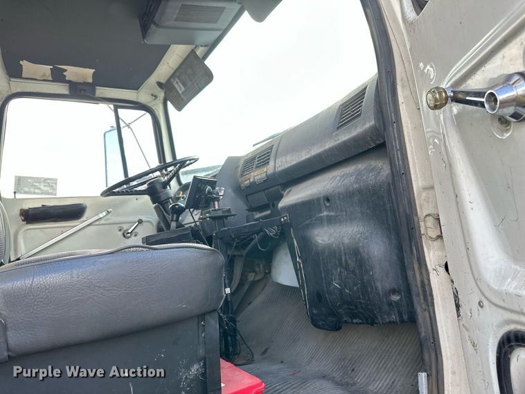 image for item EB2687 1995 Ford L8000 refuse truck