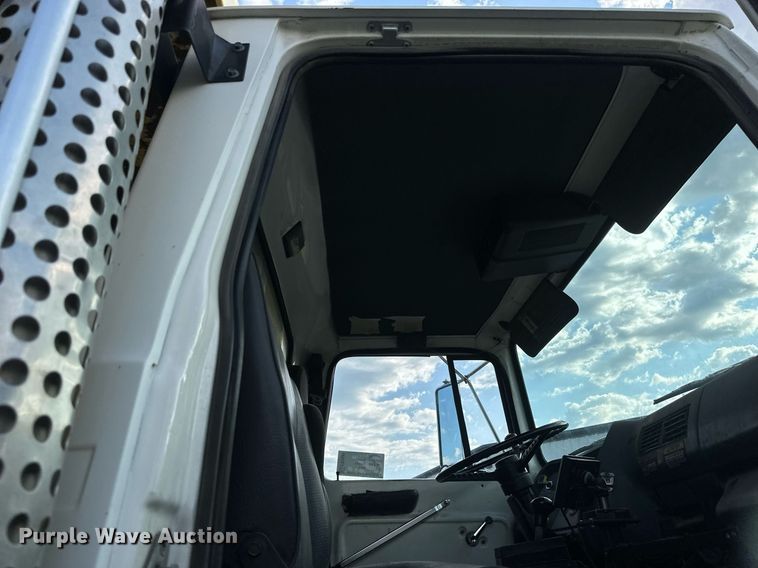 image for item EB2687 1995 Ford L8000 refuse truck