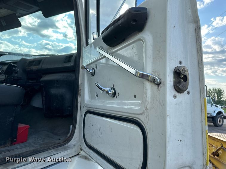 image for item EB2687 1995 Ford L8000 refuse truck