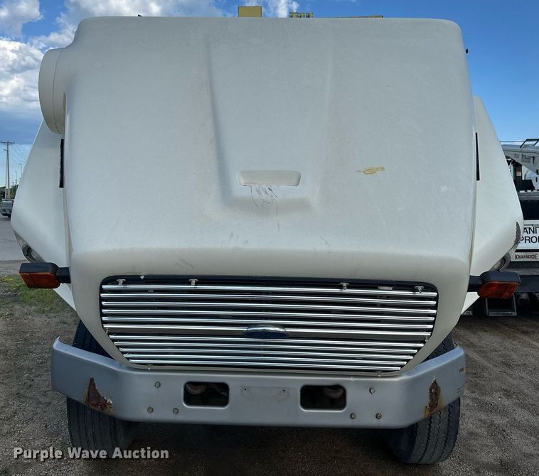image for item EB2687 1995 Ford L8000 refuse truck