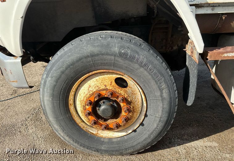 image for item EB2687 1995 Ford L8000 refuse truck