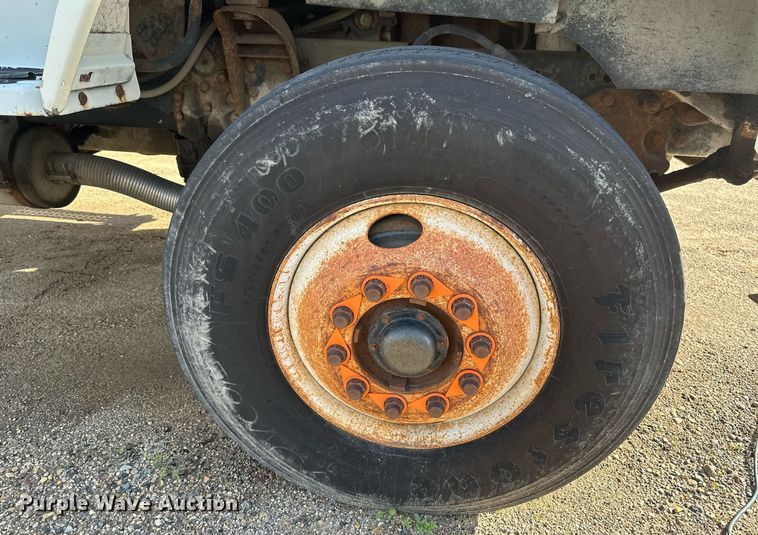 image for item EB2687 1995 Ford L8000 refuse truck