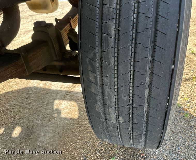 image for item EB2687 1995 Ford L8000 refuse truck