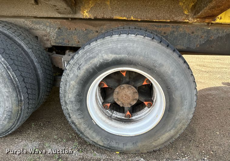 image for item EB2687 1995 Ford L8000 refuse truck