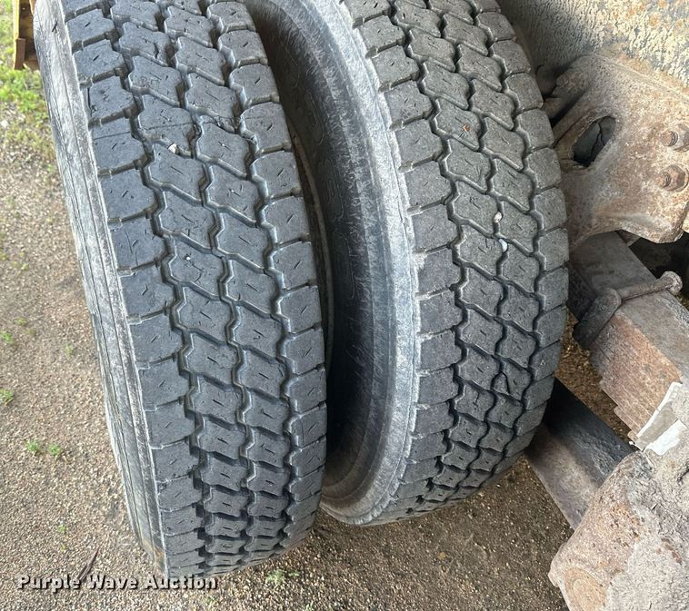 image for item EB2687 1995 Ford L8000 refuse truck