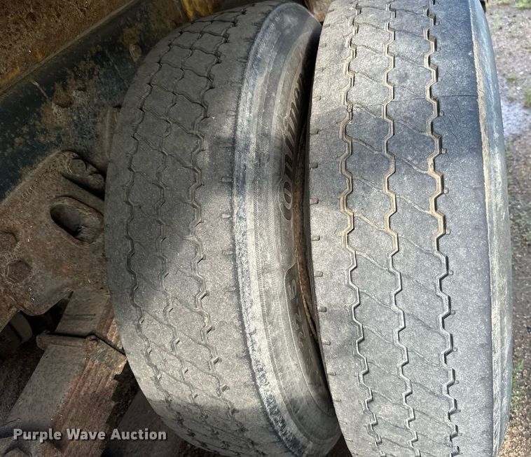 image for item EB2687 1995 Ford L8000 refuse truck